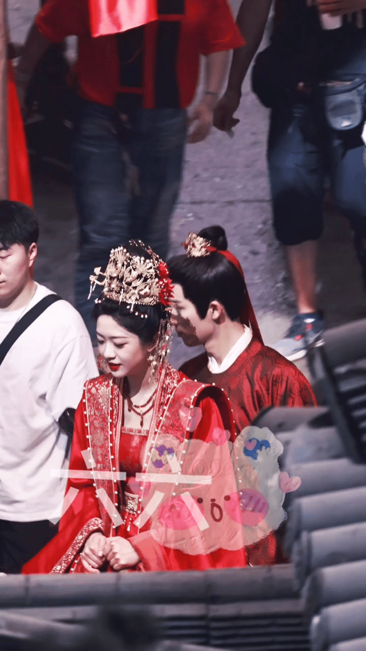 #王星越向涵之骑马路透#又能看到涛的古装了！青春少男少女真的很配！#定风波# 的