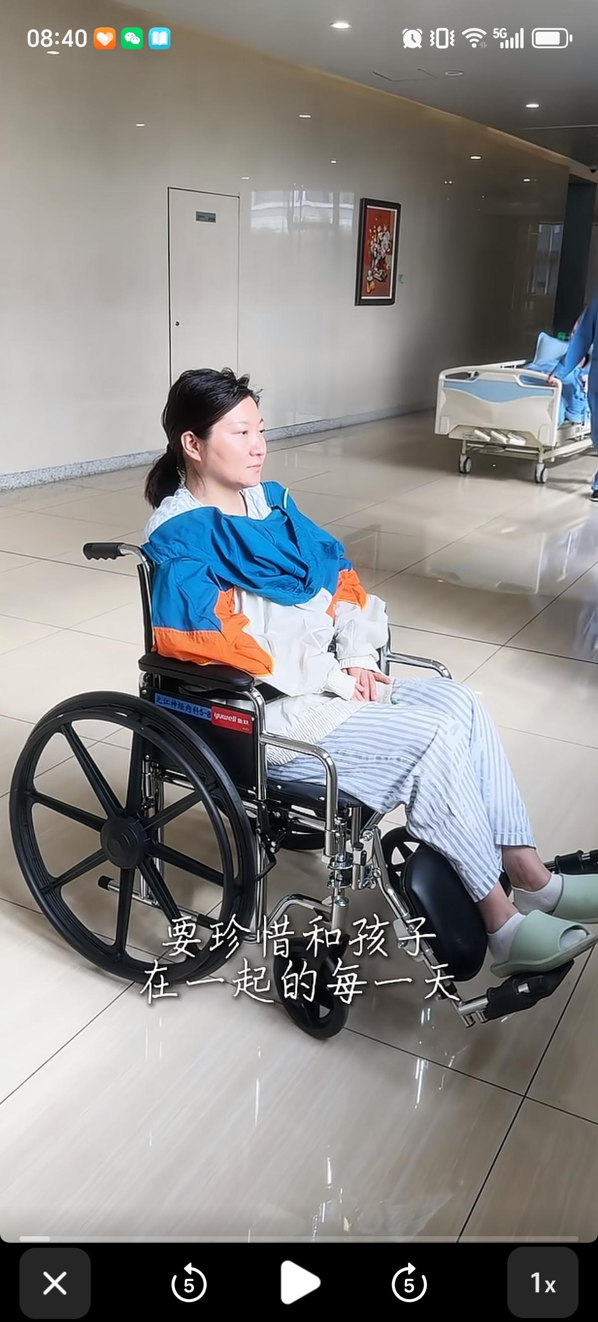 王暖暖还在住院，她终于放慢了自己的脚步，意识到钱不是万能的了。她每天有更多的时间
