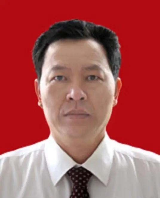 1984年，战斗英雄杜海山被妻子告上法庭，妻子含泪控诉：每月72块钱的工资，他只