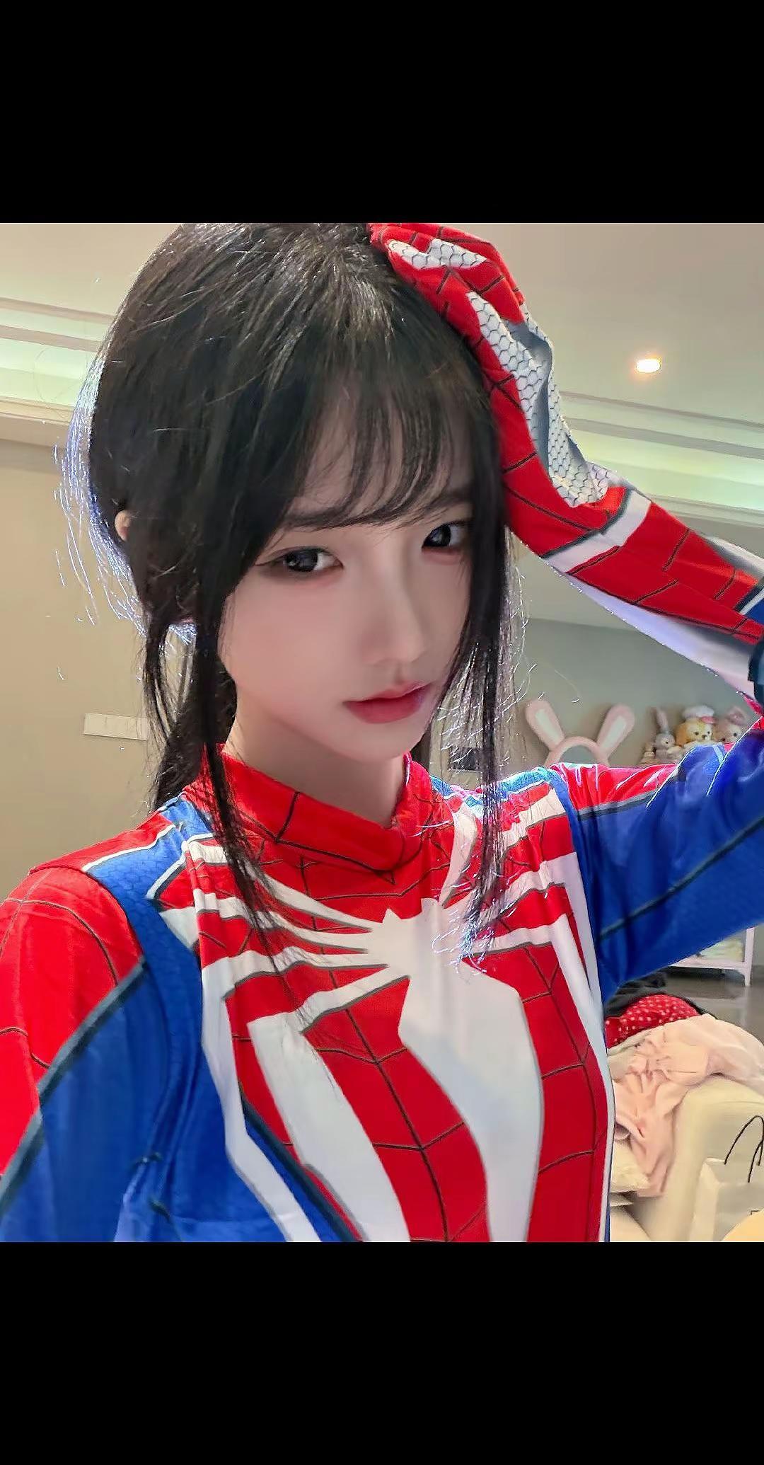 你瞅啥。张雅倩 蜘蛛侠变装 甜妹