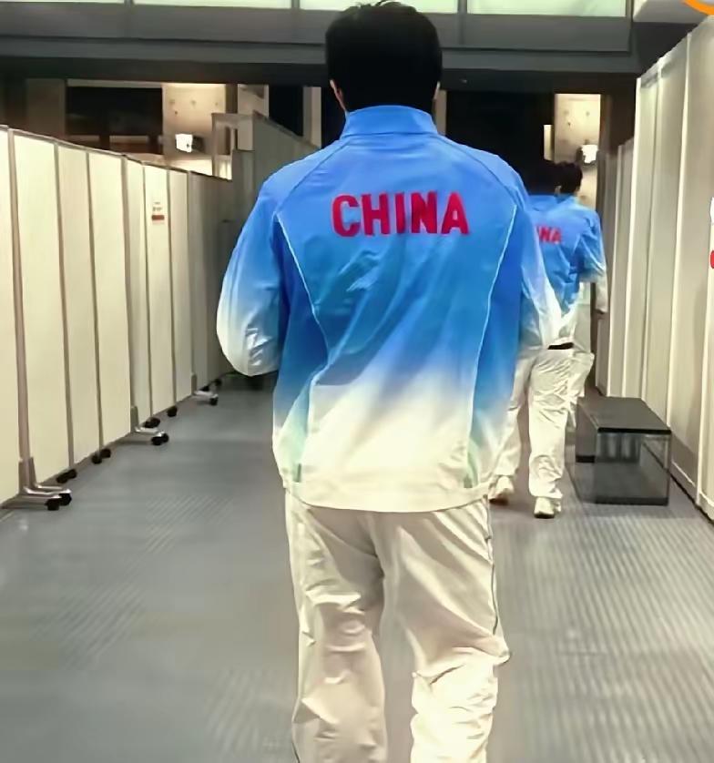 看到网友写给王楚钦这段话的时候一下子就被戳中了，真的特别走心，很多人只盯着赛场输
