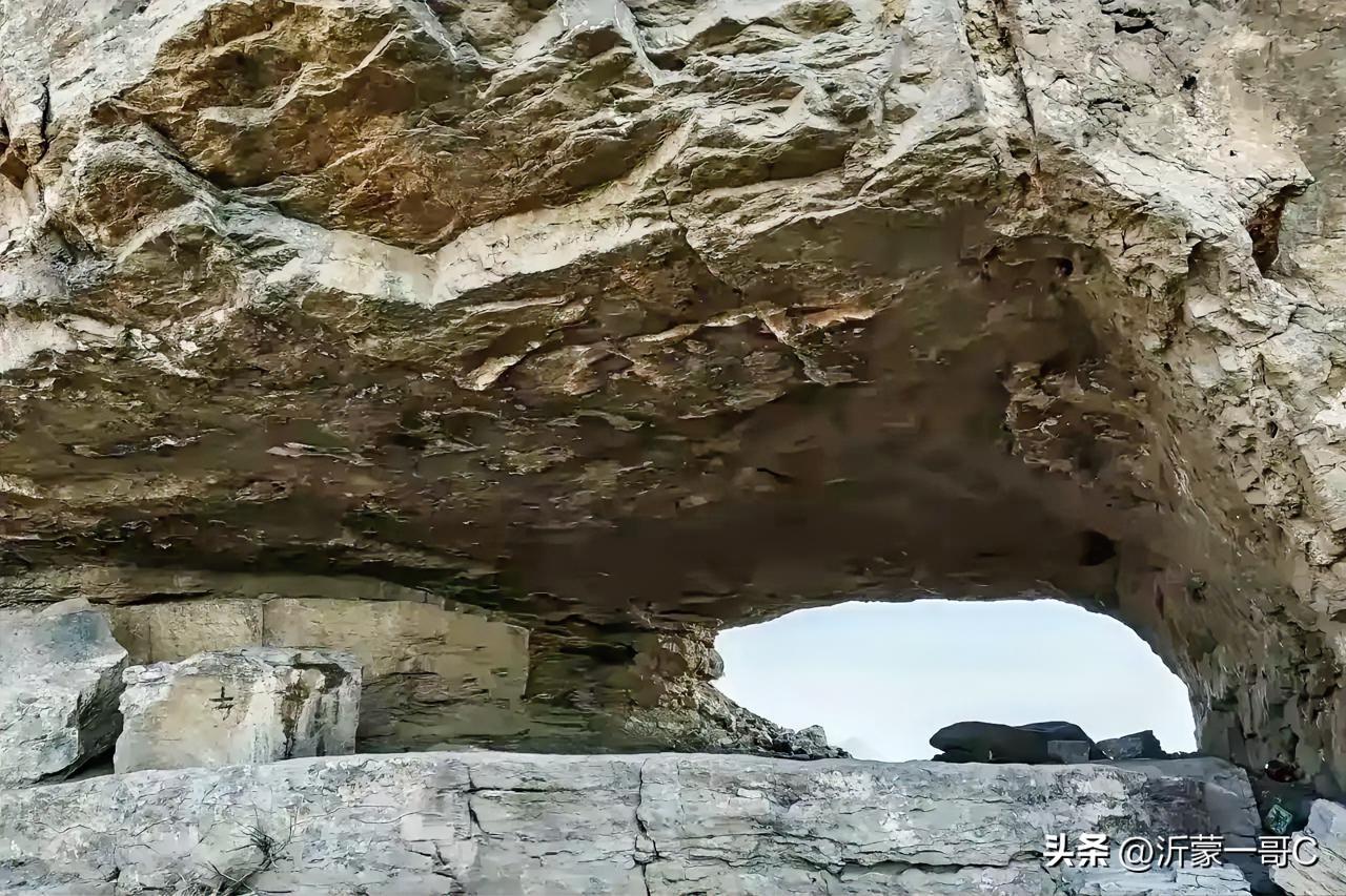 今天出发去看沂水透明崮，藏在沂蒙深处的天然“透光秘境”✨
 
今日登顶沂水透明崮