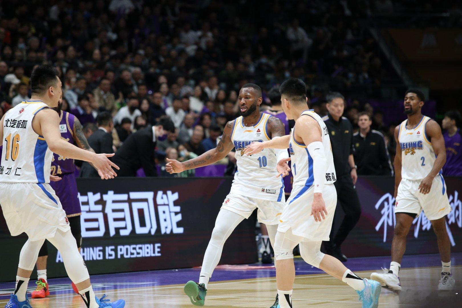 北控男篮vs北京男篮 杰曼利用沈梓捷脚步的问题，一次一次又一次突破得手！然后成功