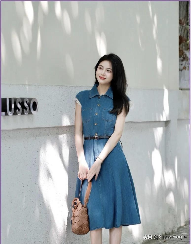 “笑颜如花绽，芳心似水柔”，这简直是对美好女子的绝妙描绘。想象一下，在一场婚礼上