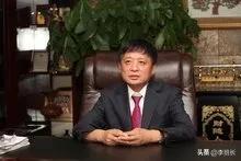 家人们，谁懂啊？这个老板放着亿万身家不想，偏要往山沟沟里砸钱。1963年生的山西