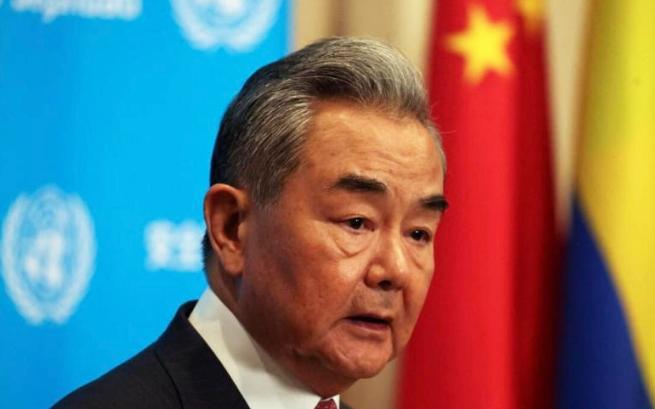 和中国谈，菲律宾官宣。当地时间 7 月 20 日，菲律宾外交部公开表示：中国外交