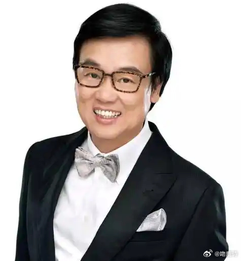 我问老公，黄百鸣那么有钱，为啥为了让妹妹得到区区百万，晚节不保呢？ 老公笑着说，