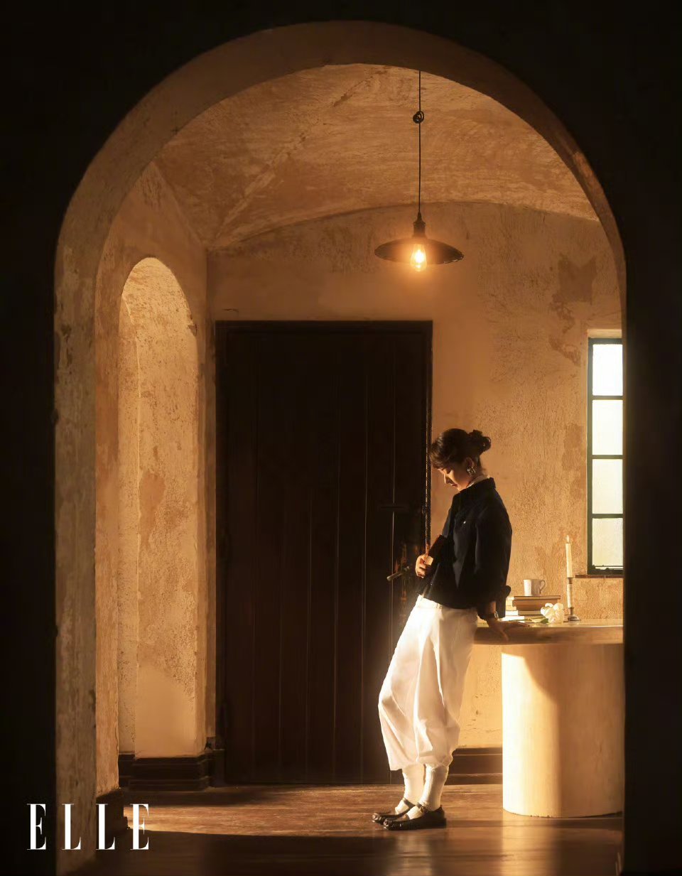 赵丽颖ELLE2月刊大片！妈耶赵姐这个腹肌真的拍的好高级！ 