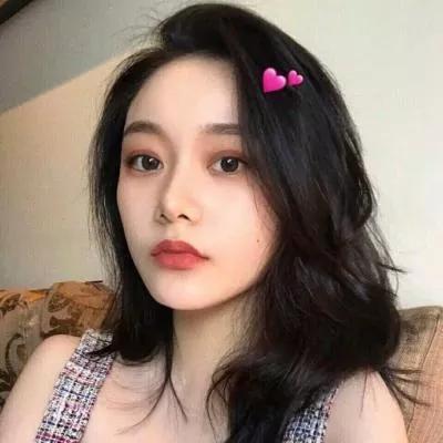 甜美少女心💕粉嫩妆容搭配可爱发夹，尽显优雅气质✨