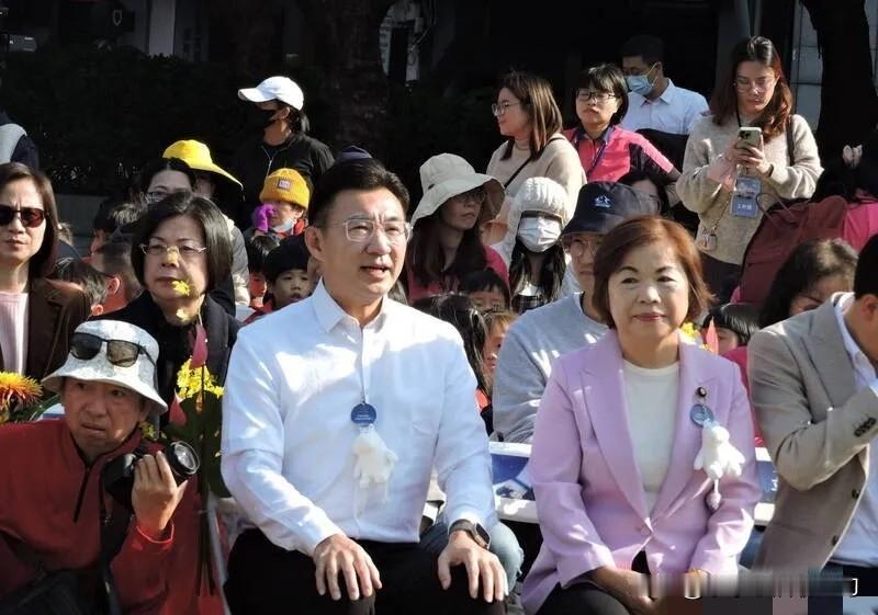 杨琼樱又出幺蛾子了？

昨天江启臣和杨琼樱在中央协调下达成共识，3月份民调，不公