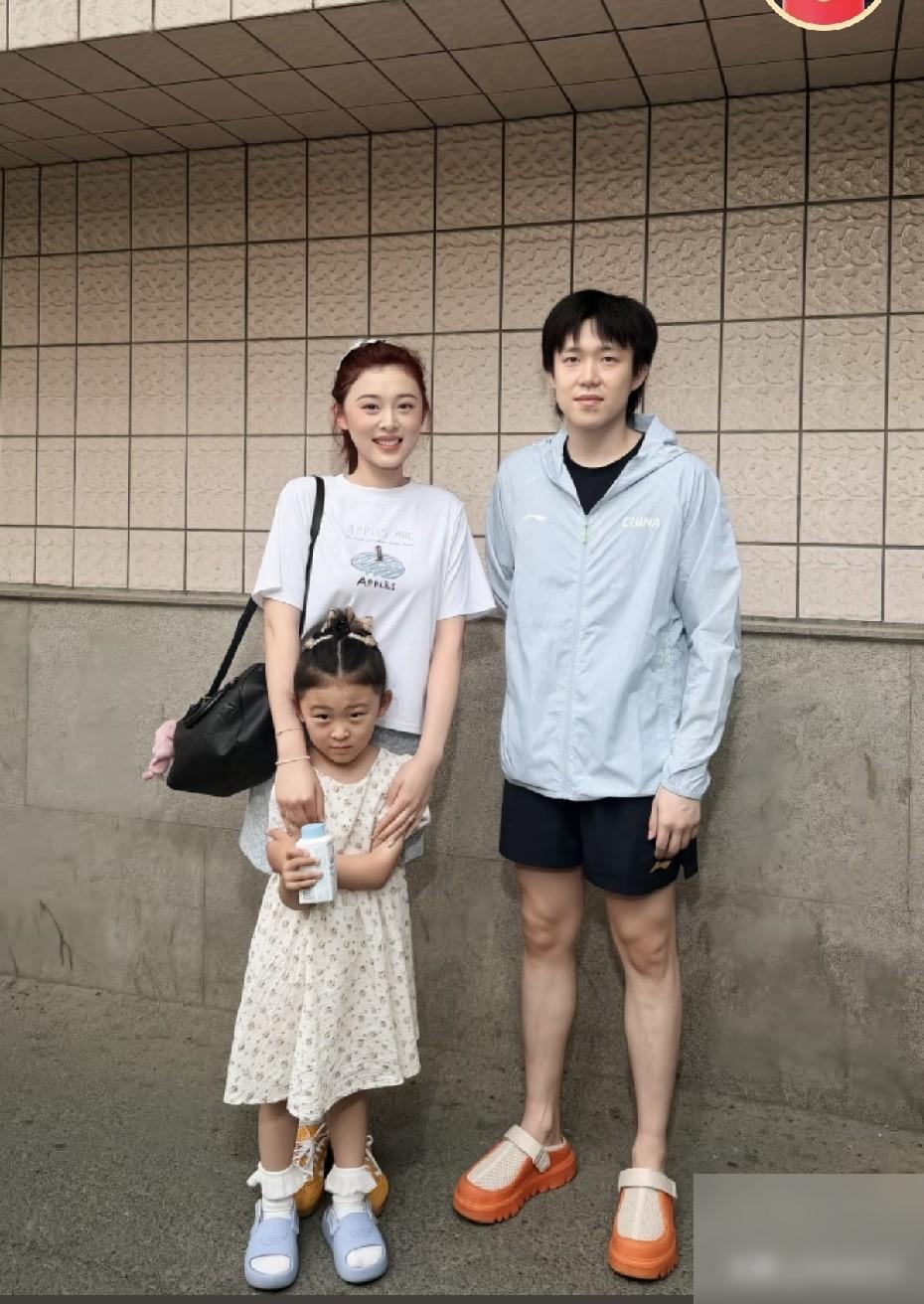 怪不得孙逊这两天下班就骑电动车出去了，原来媳妇儿和闺女来北京了。有消息说，朵妈带