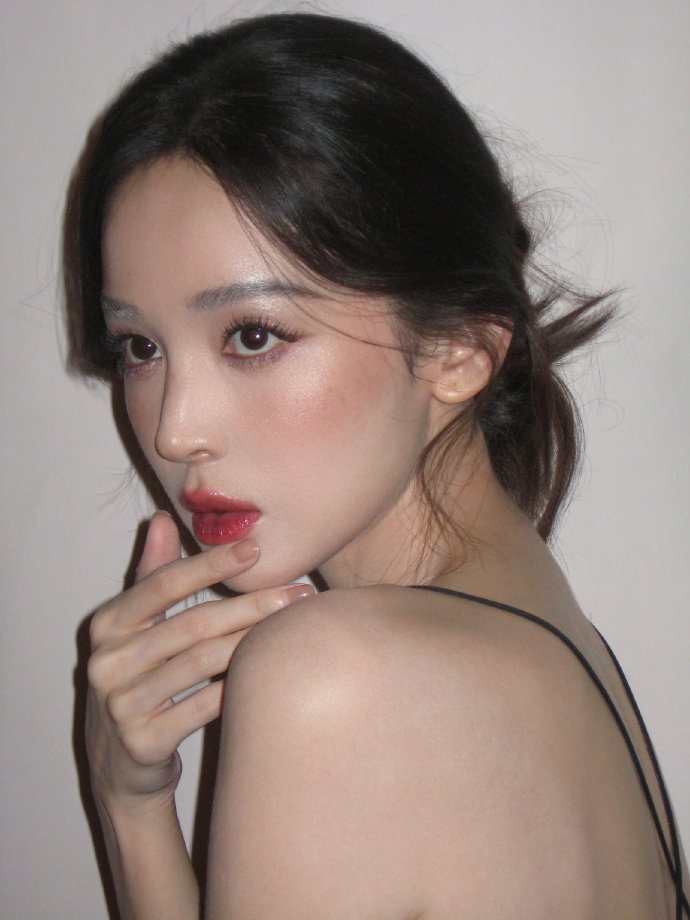 娜扎秀色可餐大美女娜扎ccd生图直出 娜扎ccd生图直出，完全秀色可餐大美女！樱