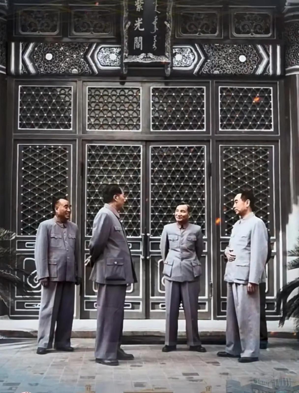 领袖治国安邦计，拳拳党恩似海深。
