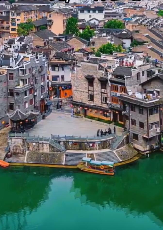 清晨問聲早，
心情非常好，
雖然不見面，
線上問聲好，
惦念在心中，
永遠忘不了