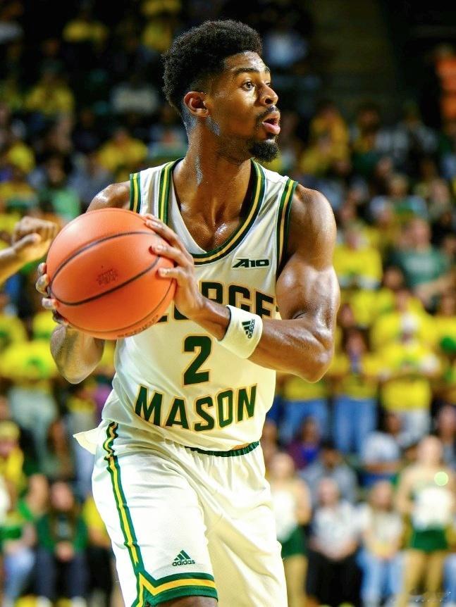 北京首钢 小维克多·贝利已经到队，何时能出场要看手续的办理情况，每天关注注册名单