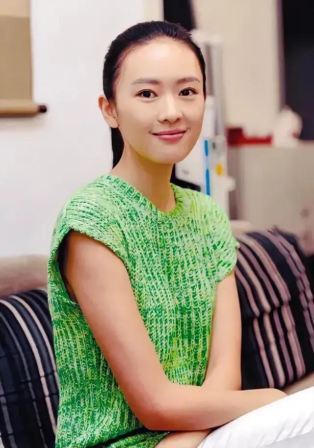 童谣被称为“小章子怡”，可有人说只有外形有一点点相似而已，才气和演技与章子怡相差