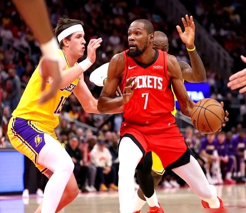 乌度卡这操作，真是让人看不懂啊！

一个三分命中率48%的神射手，手感火热刚砍下