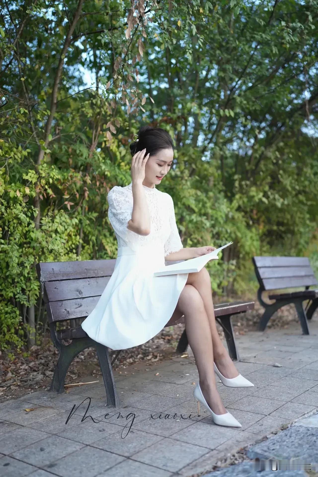 沿着洱海生态廊道骑着小电驴，吹着洱海的风，被洱海的边美景美到了！累了停下来喝杯咖