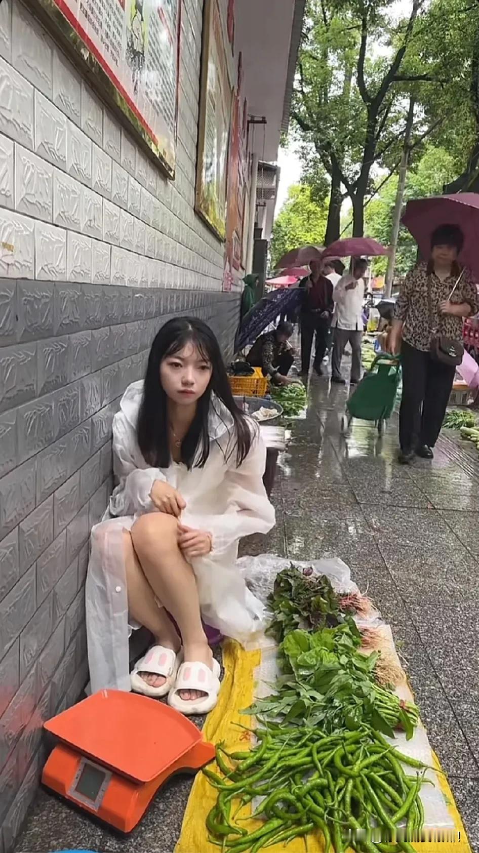 不确定是不是卖惨，观察两天再说，两天后还在，就过来消费捧捧场。[害羞]