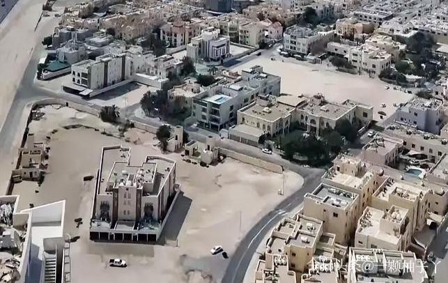 伊朗发动代号“真实承诺4”的军事行动，向海湾地区多个目标发射导弹，阿联酋迪拜、阿