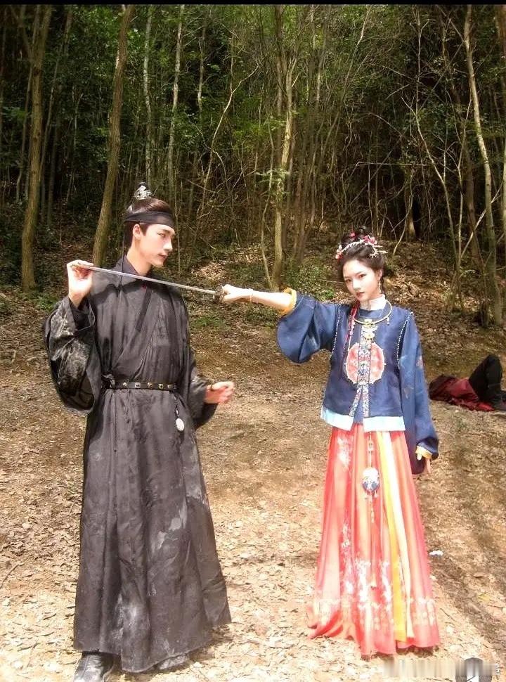 这剧从导演到剪辑，堪称全员防爆，唯独没防住演员。《良陈美锦》把观众看傻了，大婚后