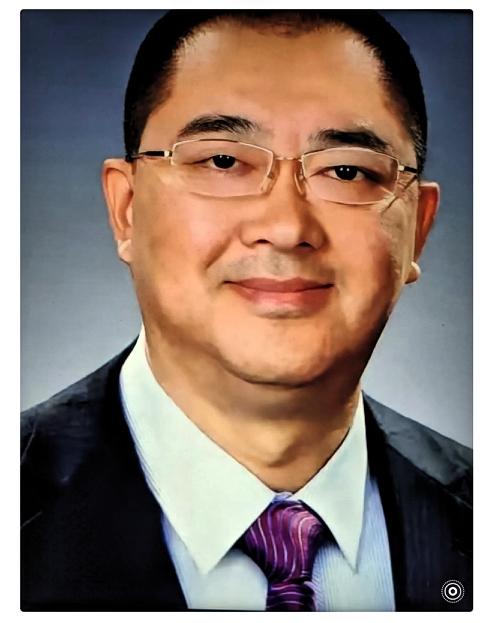 恒大前二号人物夏海钧，在公司待了15年，光媒体统计累计薪酬约18亿元。

平均下