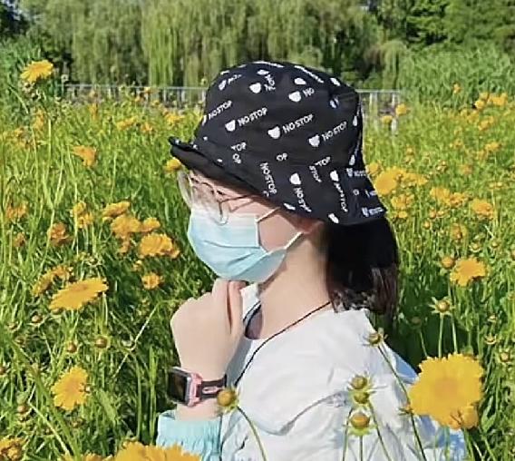 这就是让朱女士不要再装睡的女儿
在朱女士以前的生活视频里，记录着和孩子的点点滴滴