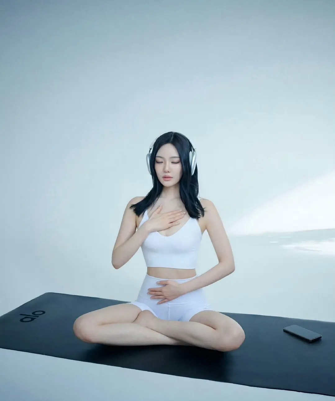 同一个品牌，宁艺卓和赵露思谁赢了 