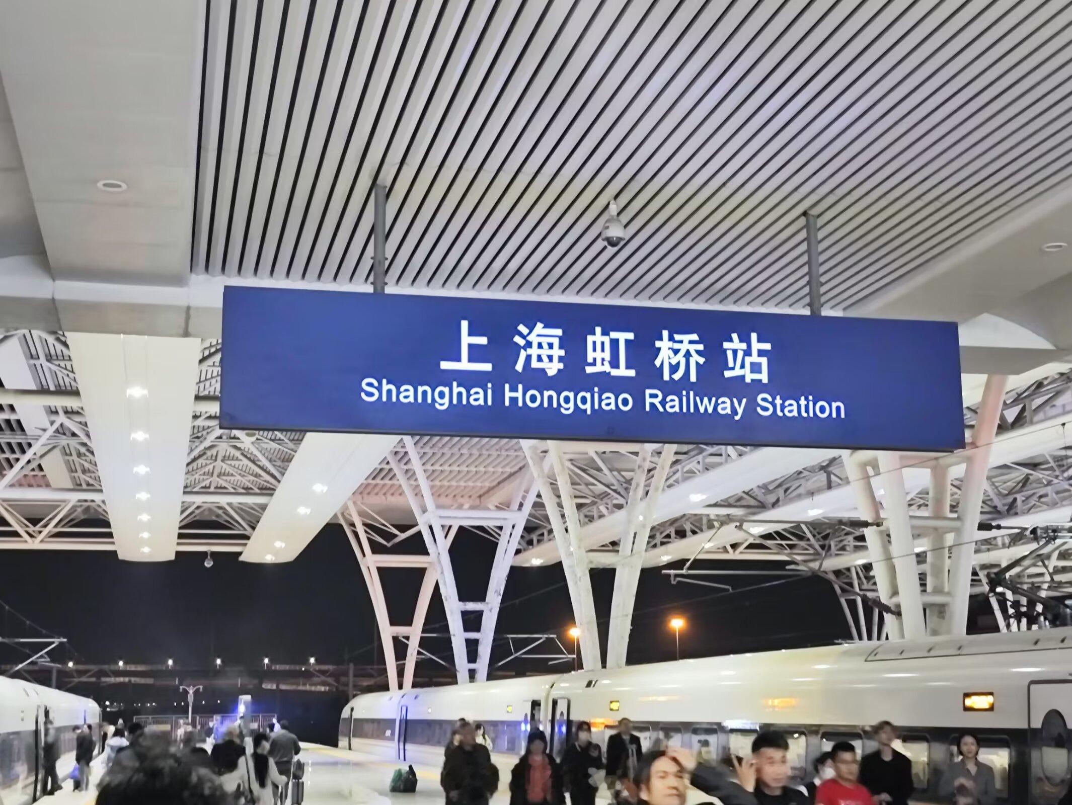 明天晚场音律，随机掉落徐家汇地铁。穿着是凯尔希自搭[维什戴尔] ​​​