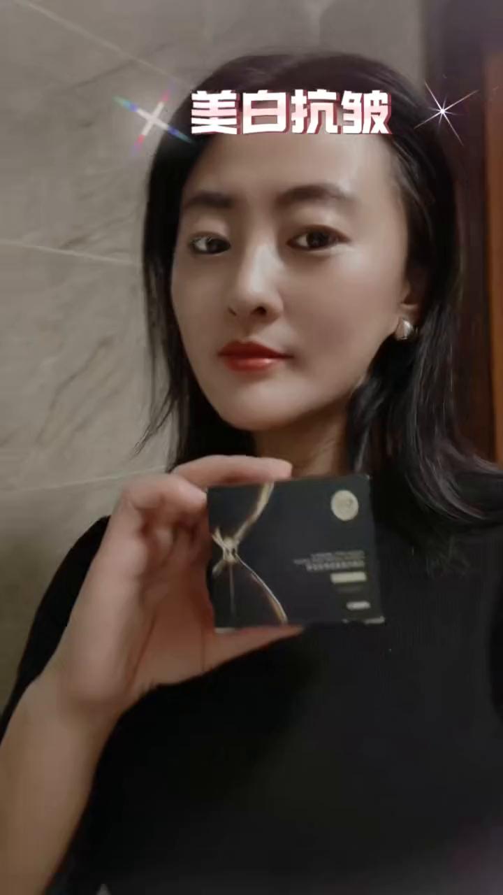 它可是国货之光，专为国人设计的悦蕾抗皱紧致奢宠面霜，也被称为悦蕾奢宠面霜。具有长