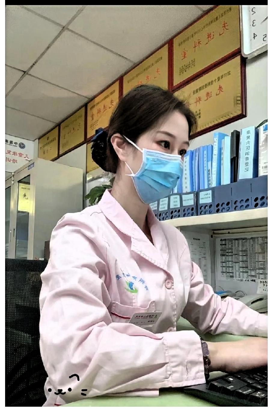 辽宁沈阳有位儿科护士，最近因为一段打针的视频火了，还被央视专门报道了。
 
要说