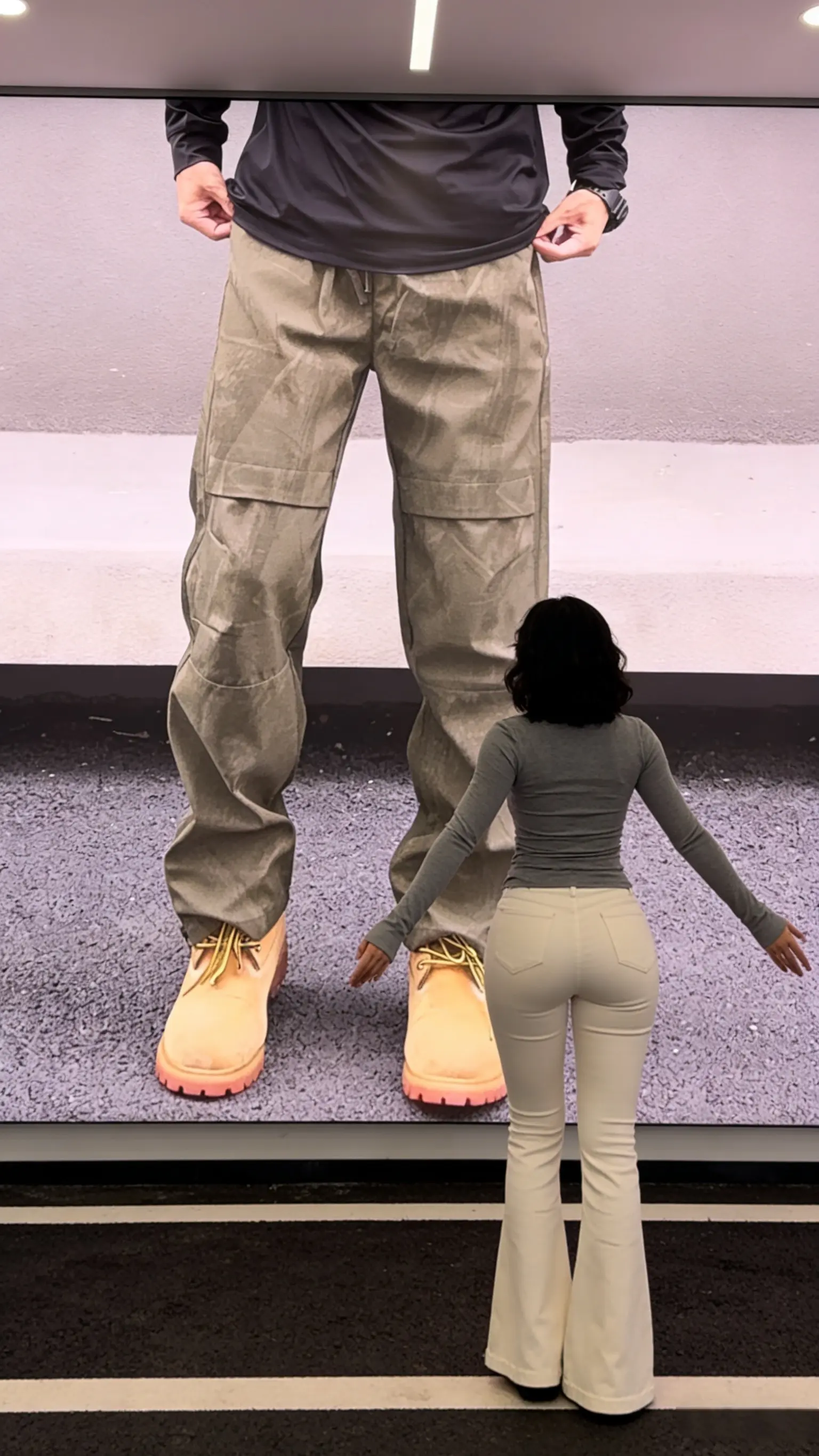 成年人的情绪总在一瞬间沉下来——笑着笑着就哑了声，说着说着就梗了喉。到...