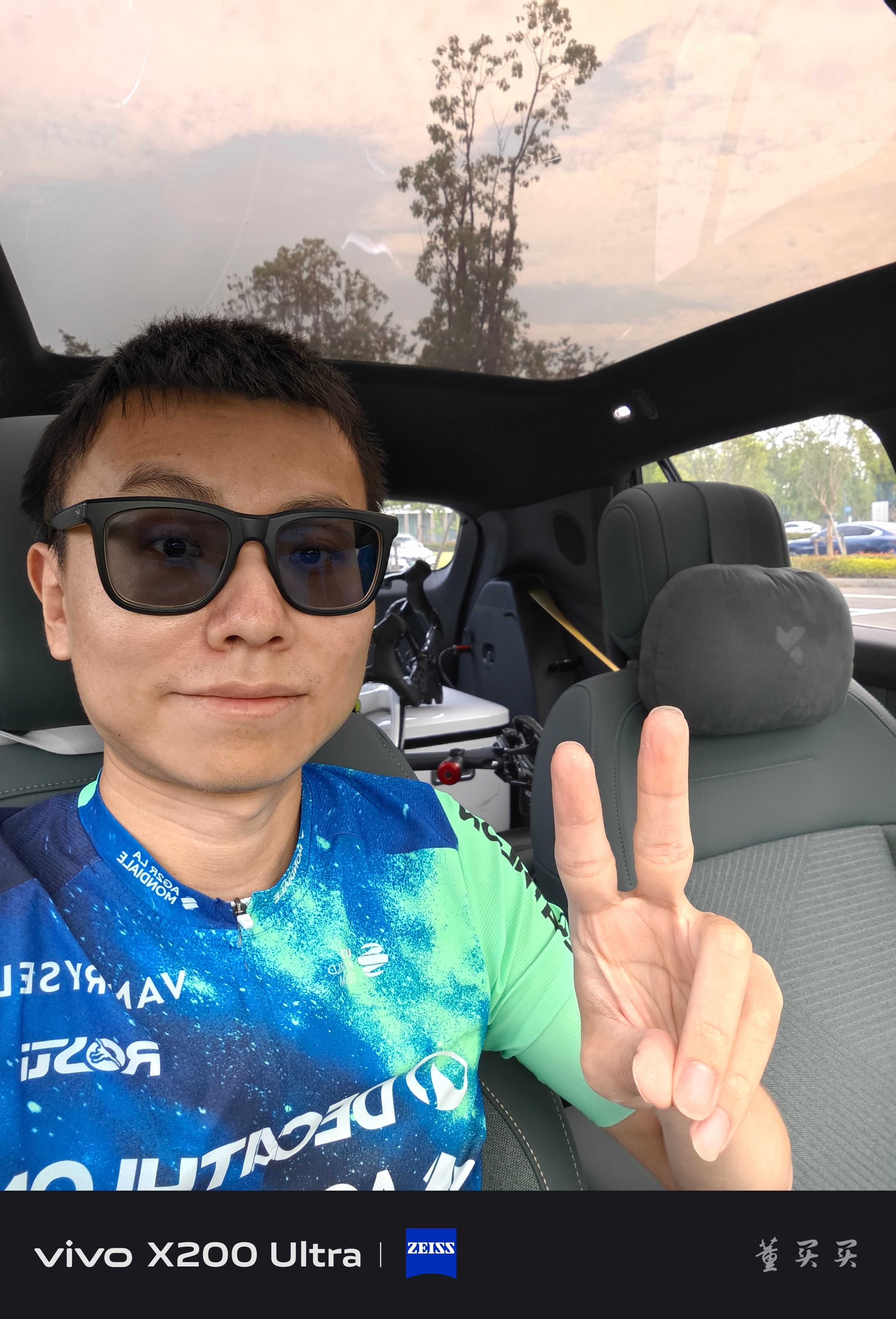 忙完了上午的事，换身衣服，换台车，自在去咯。 ​​​