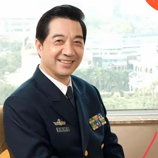 张召忠：“我曾经在特朗普当选当天，发了一个微博。我说如果他能执政两届的话，那么特