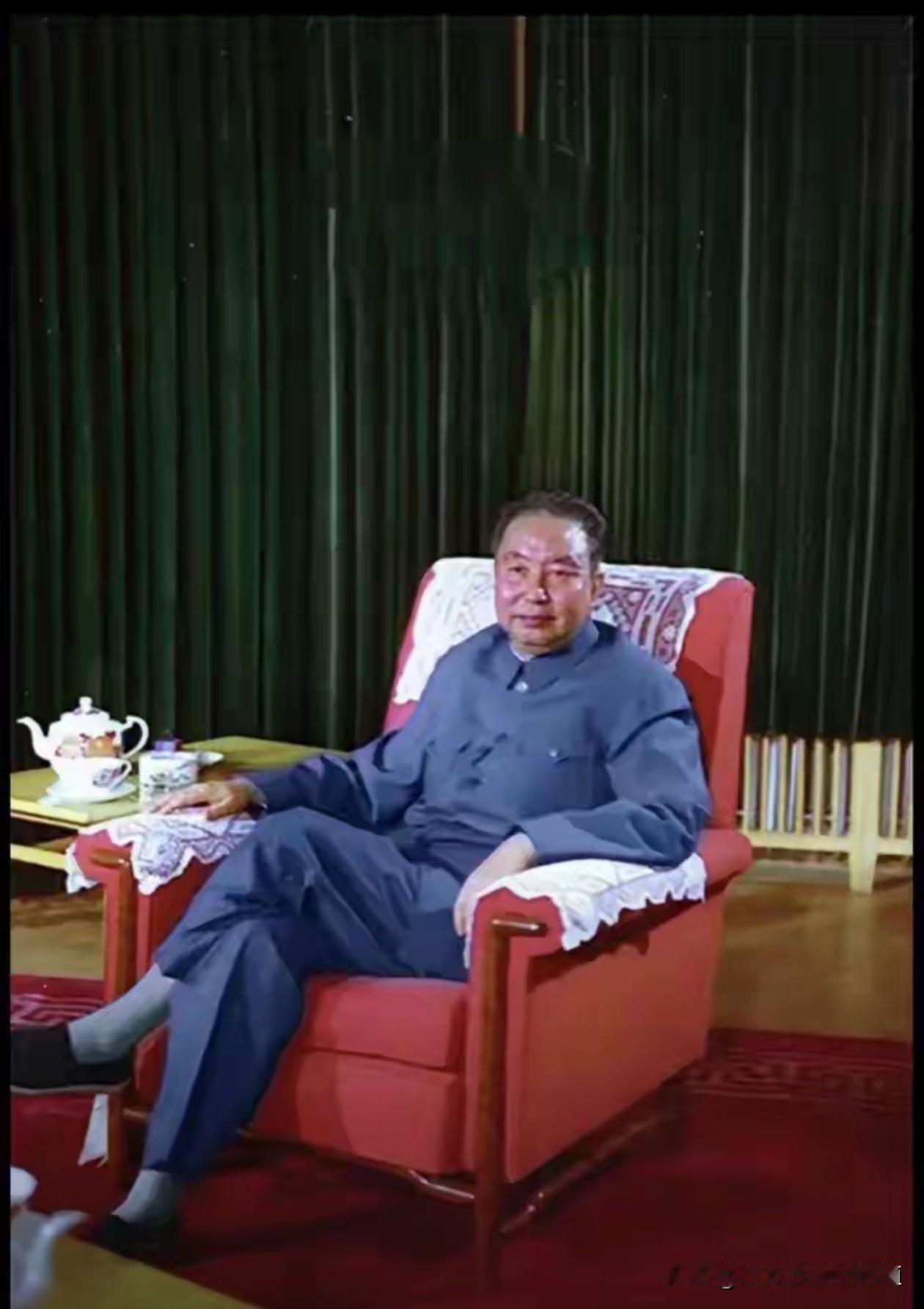 一身正气，
两袖清风，
高风亮节，
功勋卓越！
品性要端正 品行如金 修一份正气
