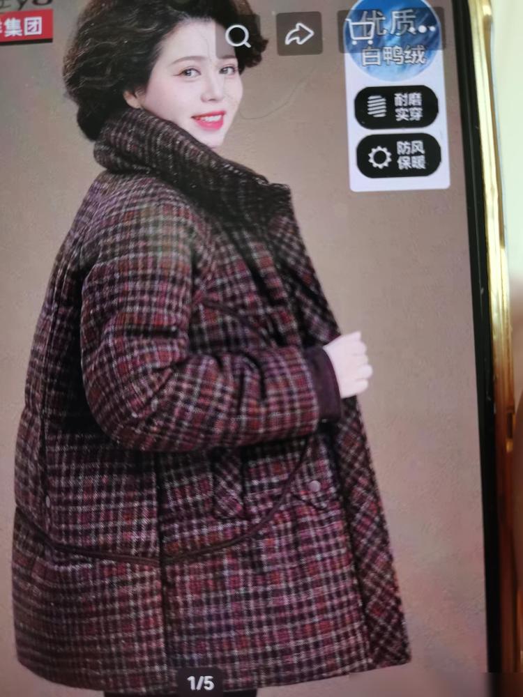 跟老妈老爸一人买件衣服，不知道他们会不会喜欢。做儿女的虽然不能给他们最好的养老孝