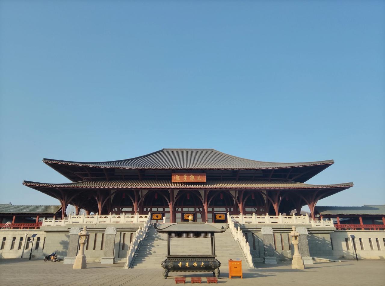 圣诞节打卡大佛寺，昨天晚上还在教堂凑平安夜热闹，今天来到了大佛寺，冬天的大佛寺不