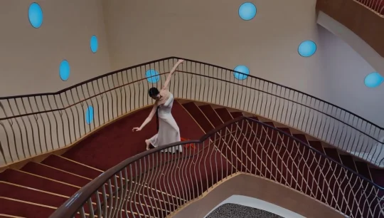 抬头看艺术 舞蹈生 艺术永不落幕