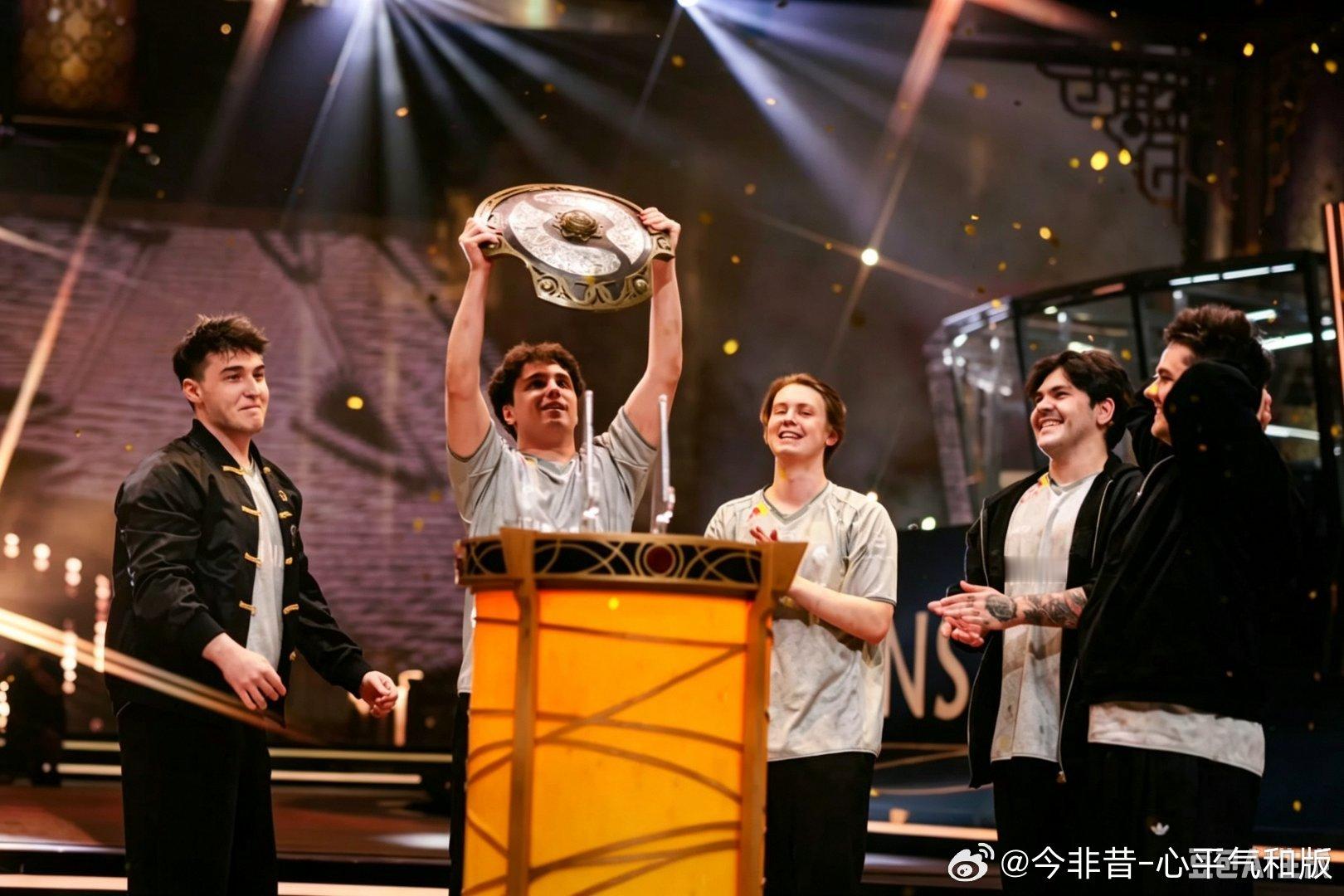spirit三冠TI15总决赛落下帷幕，Spirit鏖战五局，以3‑2击败VIS