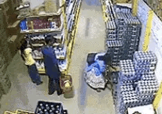 厉害，看来魔术师裤裆里藏鱼缸完全可行