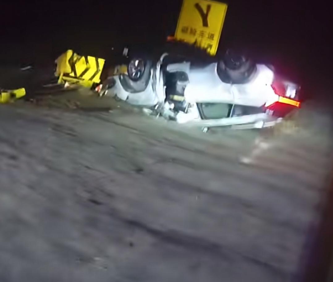 湖南一男子在高速开启辅助驾驶后酣睡20公里，方向偏移撞上护栏，虽无人员伤亡，但仍