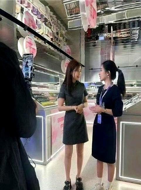 福原爱这波怀孕藏不住了！温泉里被拍到小肚子，网友：瘦30斤又反弹？
 

以前孕