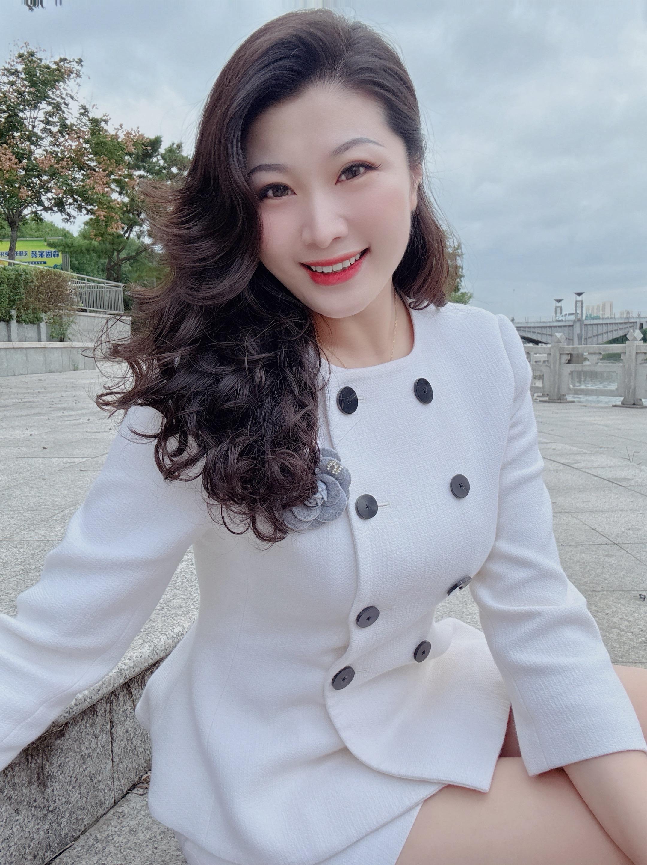 中年少女的后半场，拼的是气血，精神和福报，好好爱自己，养一颗简单的如如...