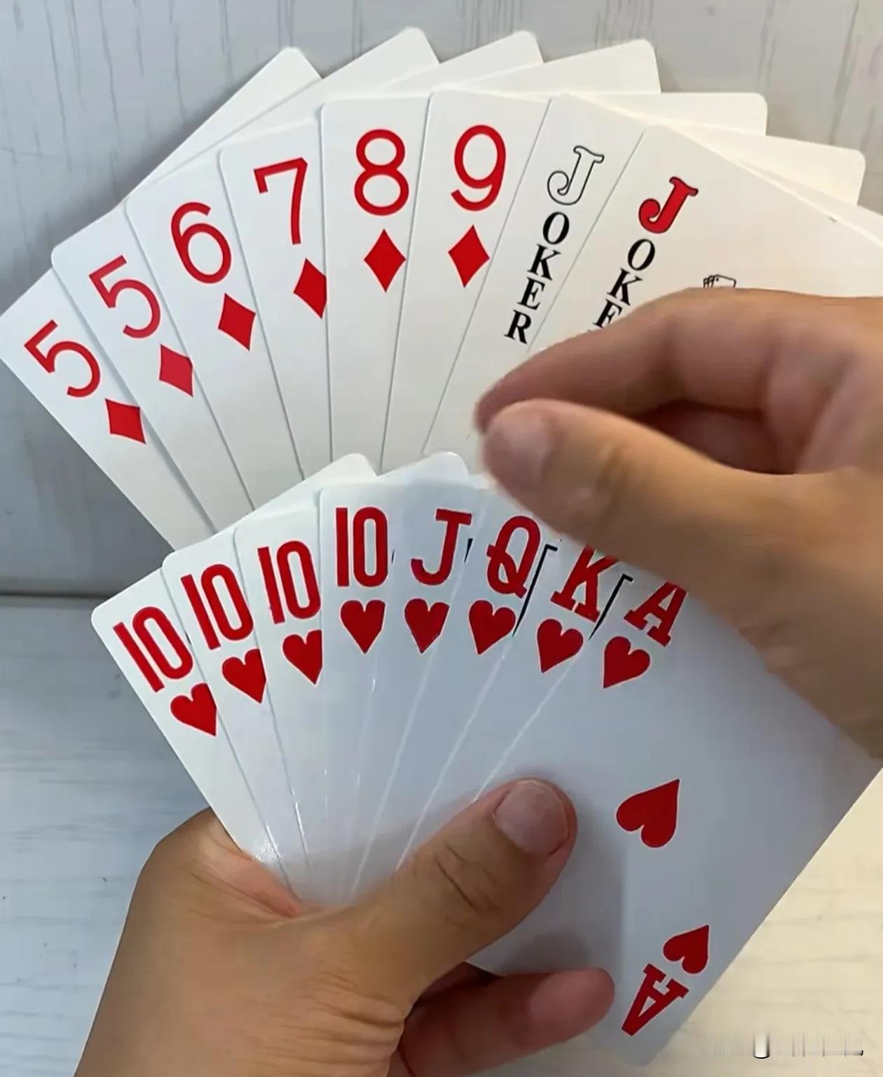 欢乐斗地主巧解残局。
规则有连有带，最多3带1，也可以3不带。下面先出牌。谁能赢