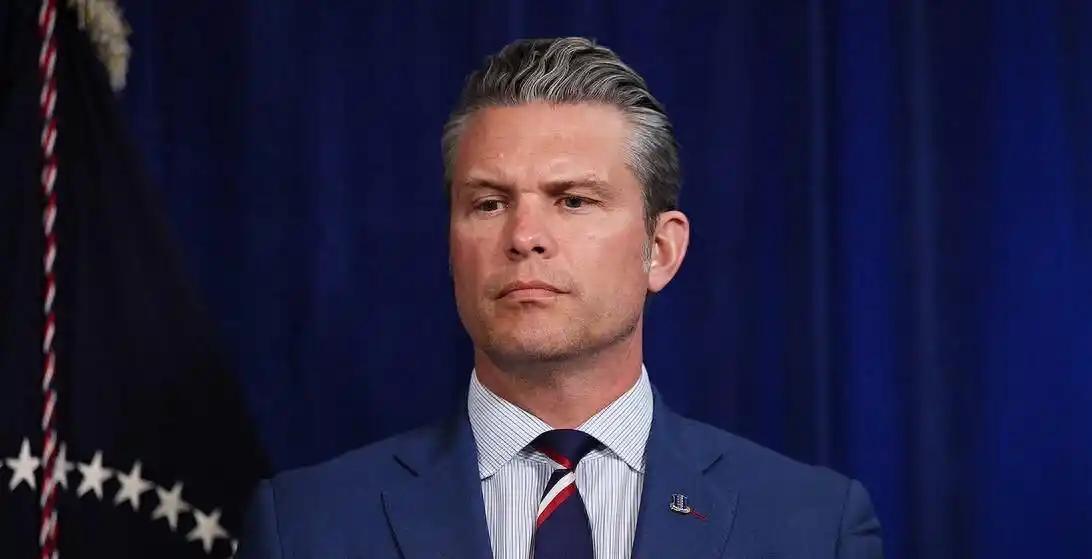 海格塞斯：美国对俄中呼吁停止袭击伊朗的言论不予回应

赫格塞斯在新闻发布会上被问