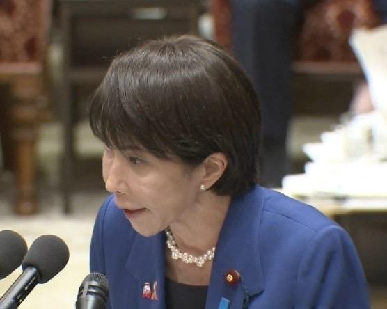 高市早苗首答国会，野熊猎杀引关注，历史立场再成焦点

今天是2025年11月9日