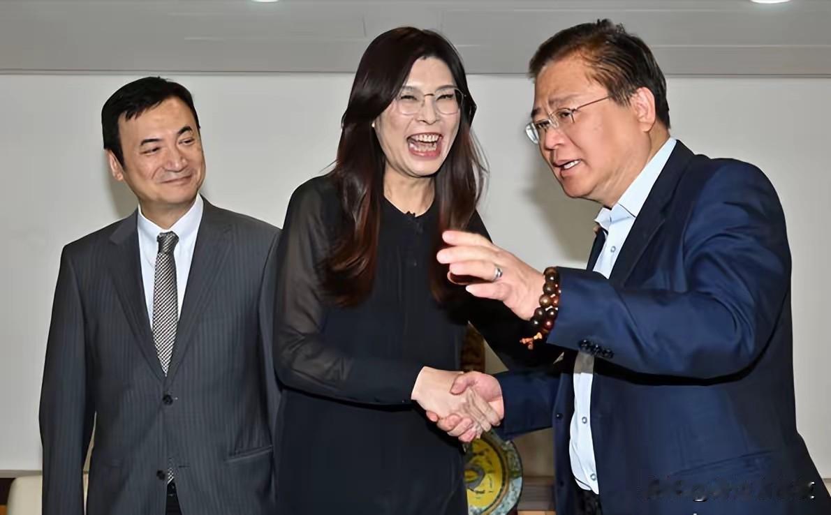 1. 许舒博希望郑丽文当选国民党主席：国民党18日改选党主席，台湾商业总会理事长