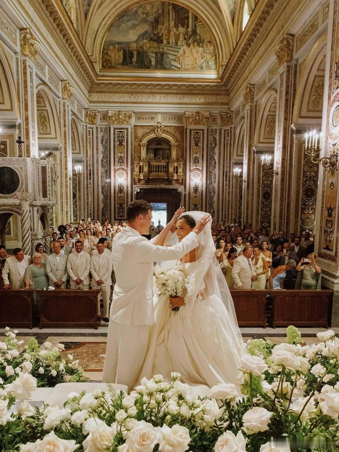 分享一组帕瓦尔婚礼图片国际米兰热点解读意甲 ​​​