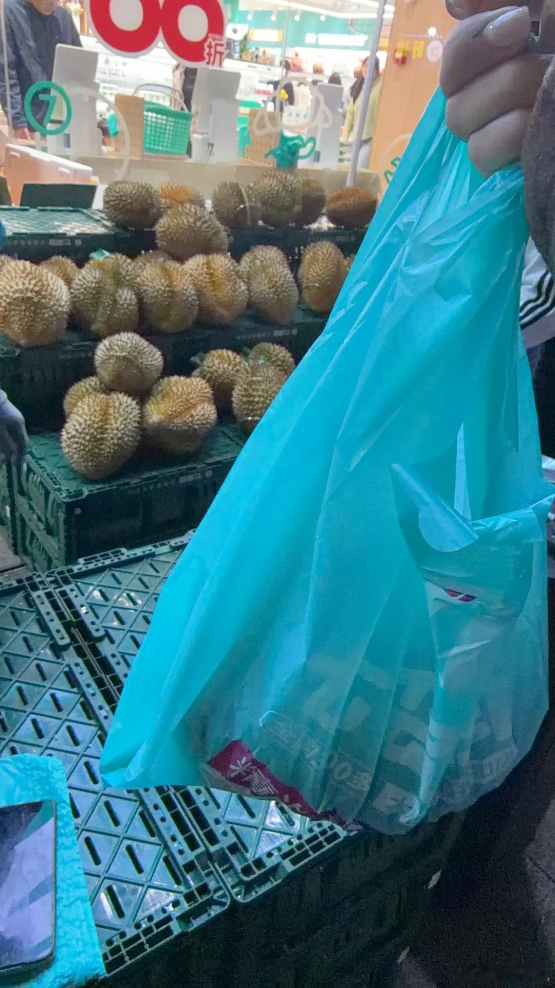 榴莲仅退款买家被行拘大快人心！ 商家跨省千里、翻垃圾桶取证，花5000元维权，争
