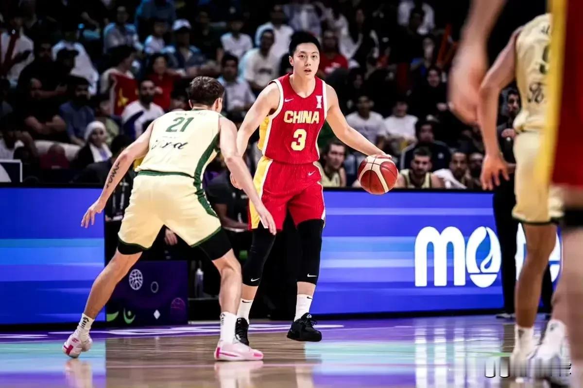 澳洲主帅盛赞胡明轩！三分太表态，有打NBA的实力

中国男篮亚洲杯决赛把澳大利亚